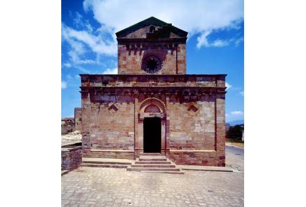 Tratalias (Carbonia-Iglesias), Église de Santa Maria di Monserrato, extérieur: façade